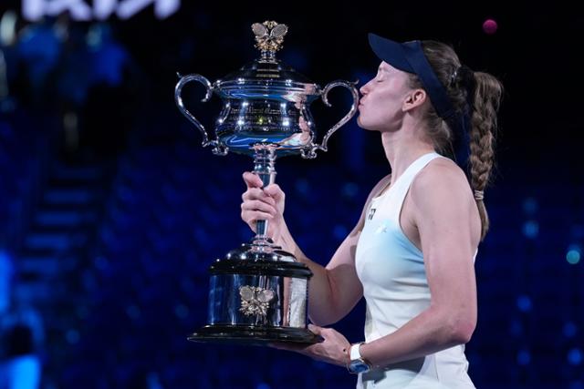 리바키나, 세계 1위 사발렌카에 설욕...호주오픈 첫 정상