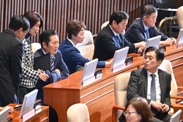 정청래, '합당 반대' 최고위원들 일일이 만난 이유는...갈등 추스르기 나섰나