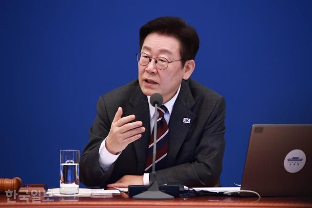 국무회의서 '검찰 수사 성과' 띄워준 이 대통령… 여권 강경파와 온도 차