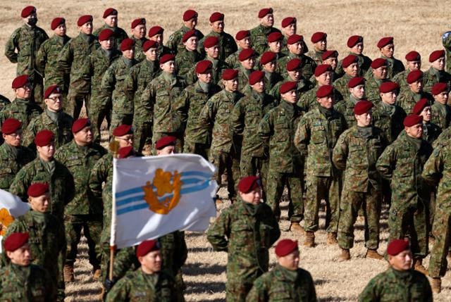 계엄령 갖고 싶은 일본 여당… 총선 후보 80% "자위대 개헌을"