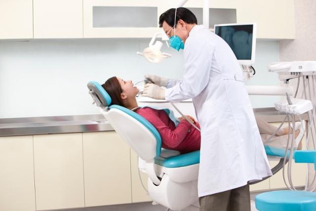 "저능아" "쓰레기들" 강남 치과 원장의 갑질… VIP 진료실에선 직원에 '조인트'