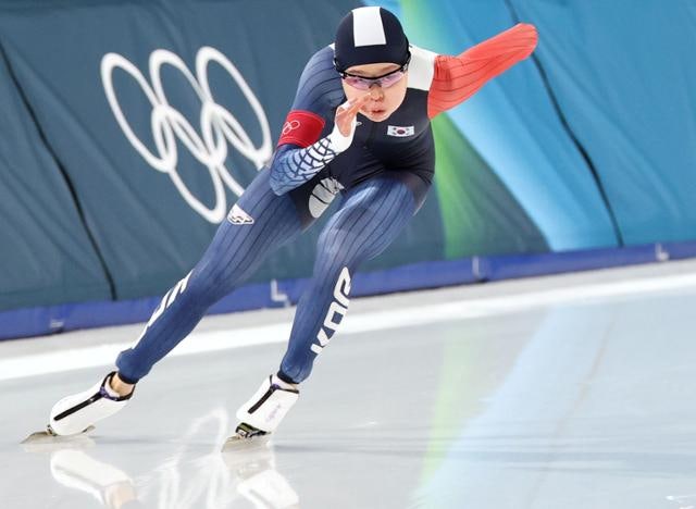 ‘포스트 이상화’ 김민선의 세 번째 도전… 낯선 ‘나무판자 위 빙판’ 넘어야