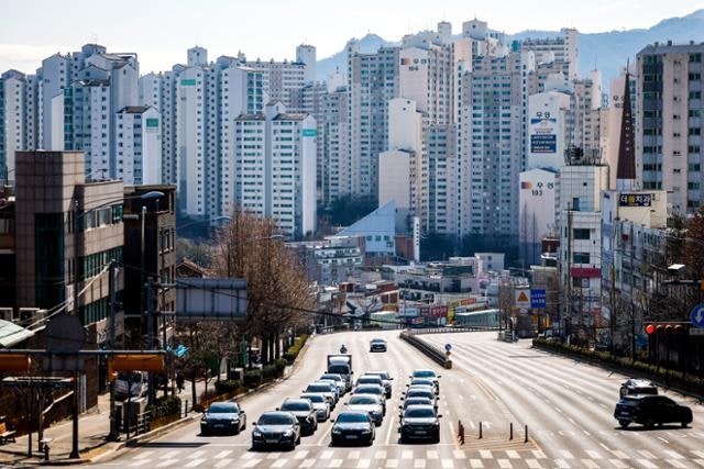 "사람은 서울로" 이유 있었다… 고향 남은 비수도권 출신 81% '가난 대물림'