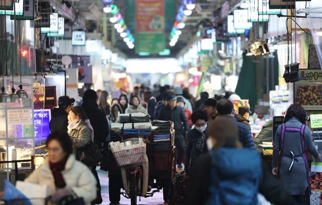 이번 설 차례상엔 돼지고기도 부담…떡값까지 만만찮다