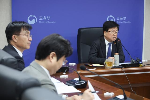 교사가 학생 집까지 청소?… 교육부 "학맞통, 교사 부담 오히려 줄 것"