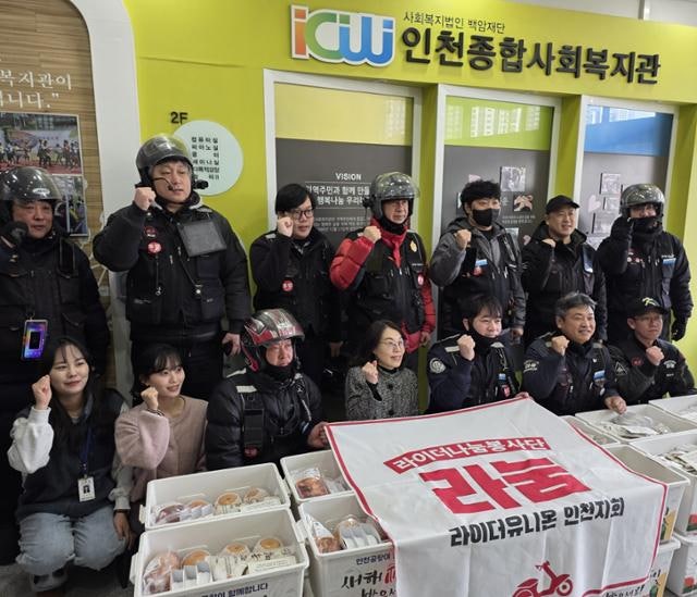 "배달 노동자 편견 바뀌길"... 오토바이로 배달 봉사 나선 라이더들