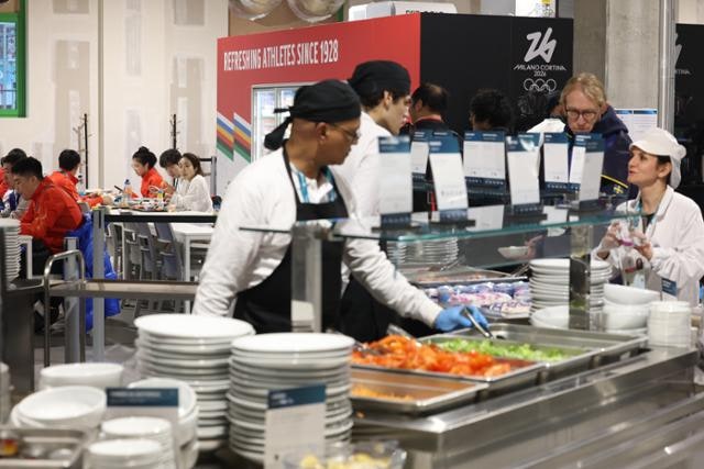 선수촌 식당 논란? "우리는 세 군데 급식지원센터에서 한식 도시락 공급  해요"