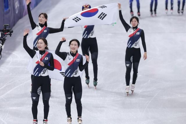 앙금 털고 화합으로 이뤄낸 값진 '金'… 심석희가 밀고 최민정이 추월