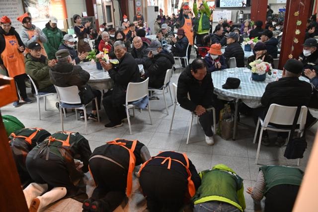 38년째 청량리 그 자리서 밥 나누는 최일도 목사 "다툼 대신 나눔, 상극 대신 상생"