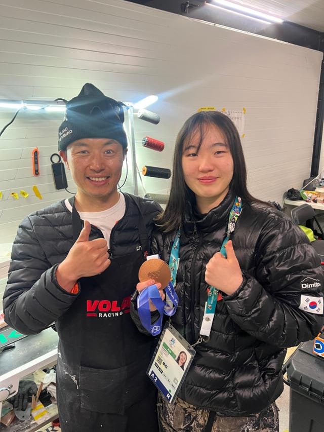 '설상 비상'의 숨은 공신 이종열 서비스 테크니션 "하루 두 시간 쪽잠 자며 왁스 칠하고 장비 점검... 그래도 선수들 덕분에 행복하다"