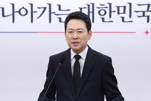 절연 대신 ‘윤 어게인’ 선언한 장동혁…지선 앞두고 보수진영 나락