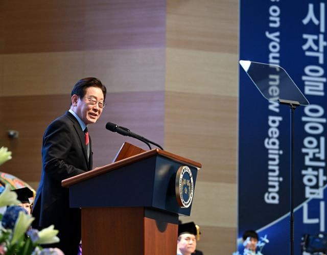 이 대통령 "안중근 의사 유묵 귀환 환영"… 박찬대 공개 칭찬