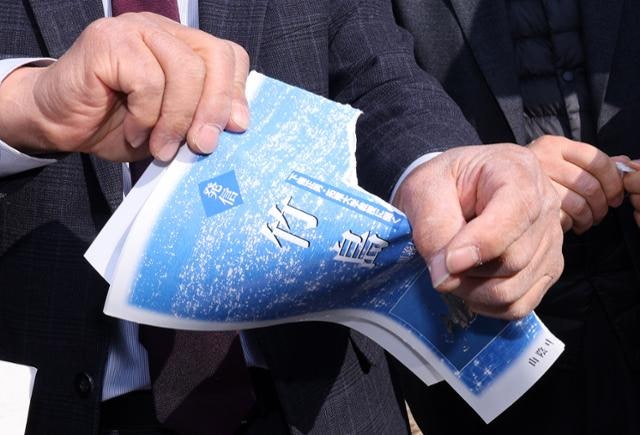 日 산케이 "한국 독도 반환하라" 도발... '다케시마의 날' 다카이치, 관행대로 차관급 파견