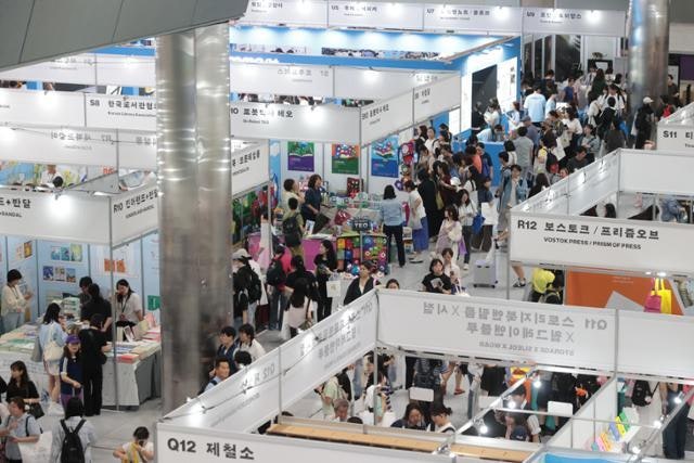 한국 소설은 여성 작가 놀이터? 독자는 '세상에 필요한 이야기' 선택했다