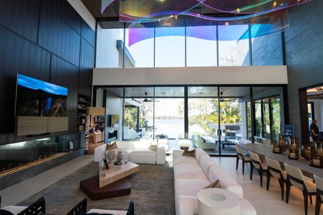 美 플로리다 200억 원 호화저택 앞 건축업자들 긴 줄… 왜?