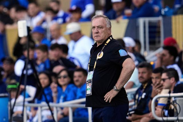 ‘인구 15만’ 퀴라소의 기적… 아드보카트 감독 사임