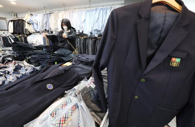 신고 3년 만에… 공정위, 광주 교복값 입찰 담합 제재