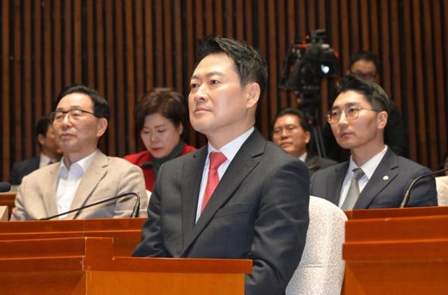 국민의힘 쇄신파 "'尹 절연' 의원 투표 진행하자"…중진들 "장동혁과 면담"