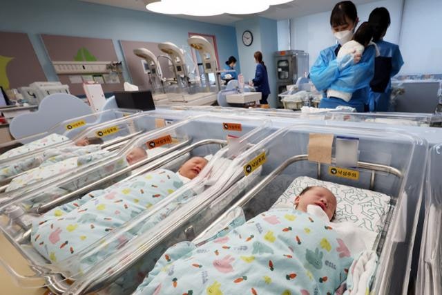 아이 울음소리 더 커졌다…작년 합계출산율 0.8명