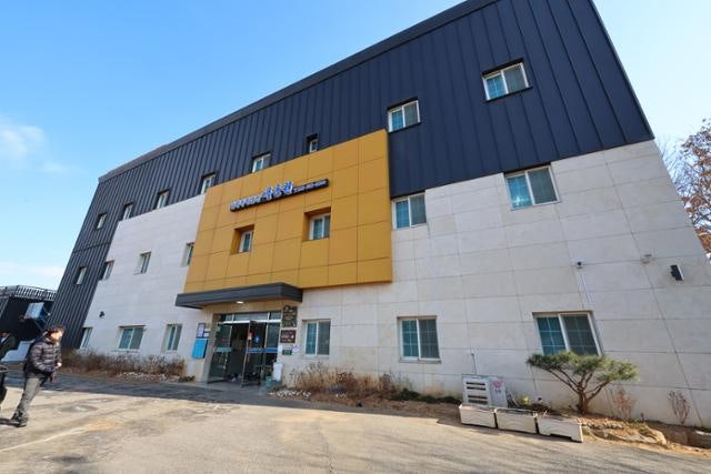 색동원 여성 입소자들, 피해장애인쉼터로... 남성 입소자 갈 곳 없어