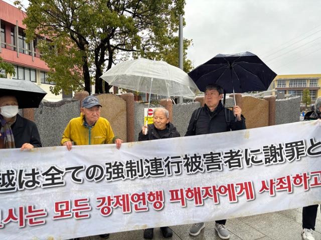 강제동원 피해자 95세 남편의 절규에 "조센진 돌아가라" 우익 단체 방해