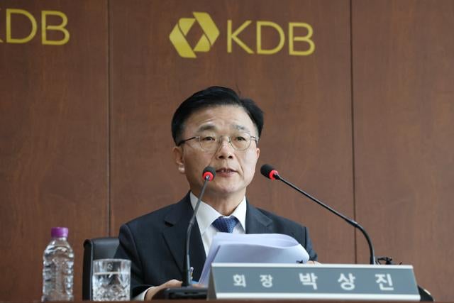 산은 회장 "국민성장펀드 상반기 승인... HMM, 부산 이전 후 매각"