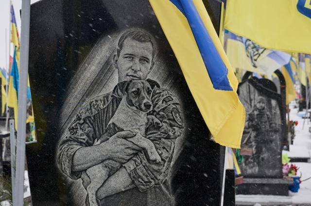 전쟁 4년에 국제사회 잇따라 우크라 지지… 실질적 도움은 글쎄