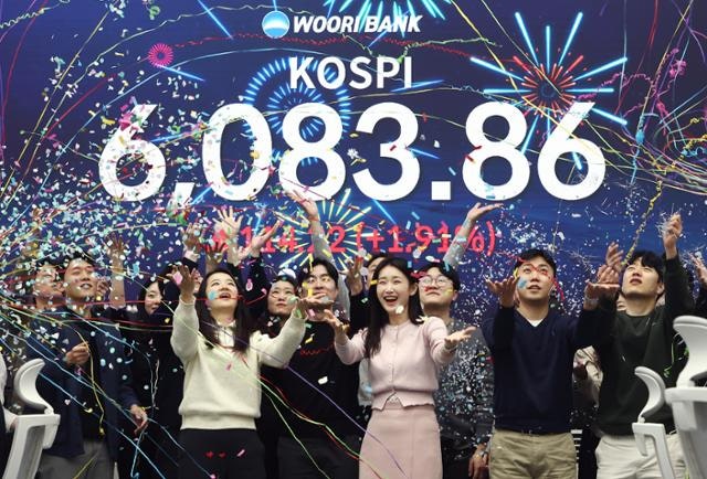 [사설] 초고속 '6천피'... 과열 경계하고 세제 정상화도 논의를