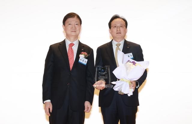 KB국민은행, '1사1교 금융교육' 우수 금융회사 금융감독원장상 수상