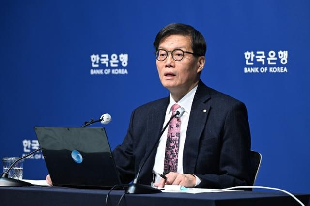 이창용 "환율 1500원 기대 꺾였다… 대외 변수에 안심은 일러"