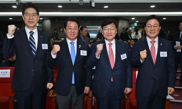 "남해안권 발전 특별법 제정해 국가 균형 발전"... 영호남 뭉쳤다