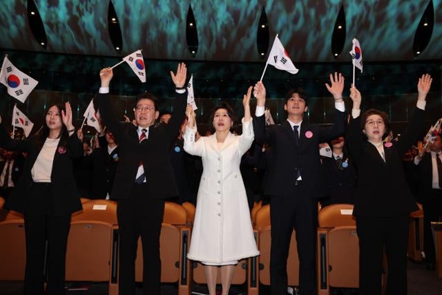 [사설] 남북·한일 협력 강조한 3·1절 기념사, 균형 잡힌 실행을