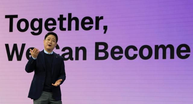 “모든 연결을 사람답게”… 전쟁 중 MWC 기조연설서 울림 남긴 홍범식