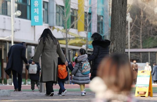 올해부터 유아 무상 교육·보육 대상 4, 5세로 확대한다