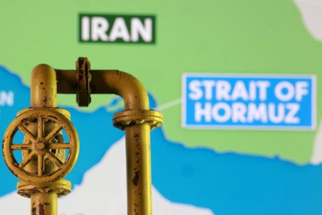 "유조선 불탈 것" 위협에... 美 국무 "에너지 공급 우려 완화 곧 조치"