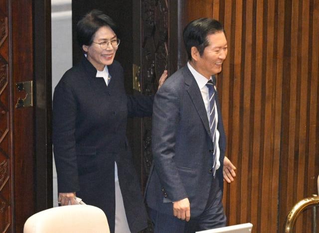 [사설] 대통령 팬카페 강퇴 소동...여권 세 싸움 볼썽사납다