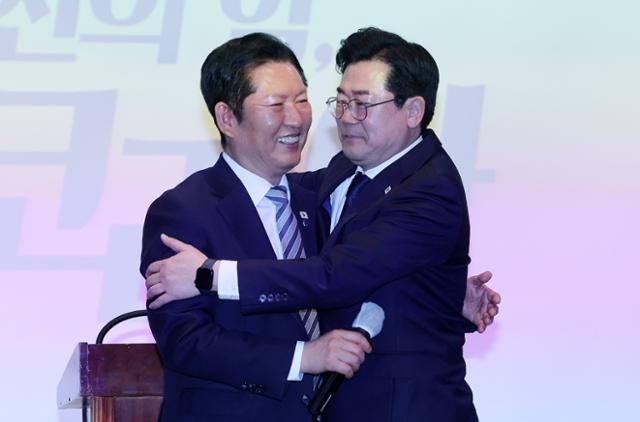 '재명이네 마을' 잇단 '친청' 강퇴에 '뉴 이재명' 달래기 나선 정청래