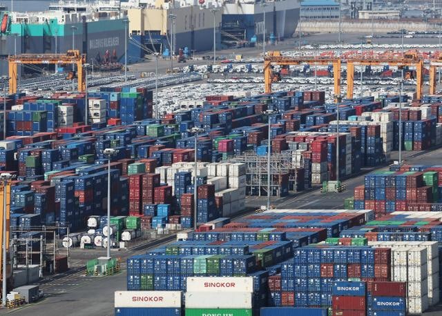 1월 생산 3개월 만에 하락... 정부 "미국·이란 전쟁 불확실성 크다"