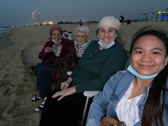 이스라엘 환자 대피 돕던 필리핀 간병인, 폭격에 사망… '보이지 않는 희생자' 아세안 노동자들