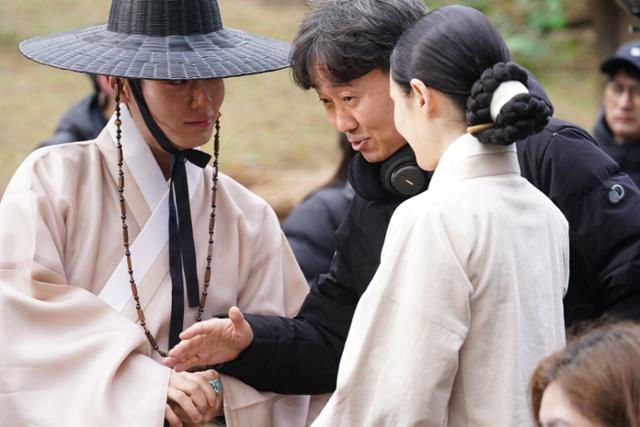 영화 '왕과 사는 남자' 촬영 현장. 쇼박스 제공