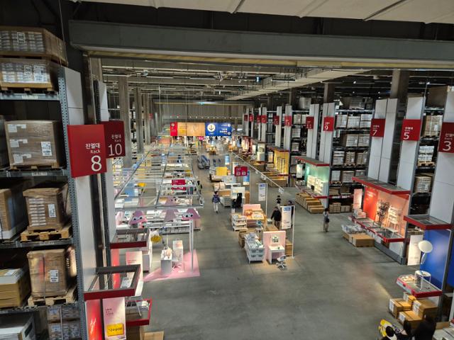 3일 오후 2시 경기 광명시 이케아 광명점의 매장 내부 전경. 2014년 12월 개점 초기 때와 달리 한산한 모습이다. 이소라 기자