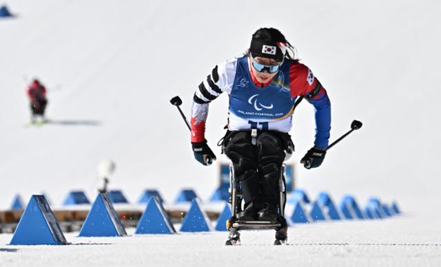 2006년생 '이도류' 김윤지, 여성 최초 동계 패럴림픽 金 새 역사