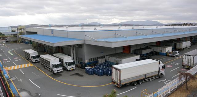 3일 울산 북구 효문공단에 2, 3차 벤더사 등 화물차가 오가고 있다. 울산=최주연 기자