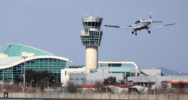 “무안공항 둔덕, 공사비 절감 탓”…. 김포 등 8곳 공항 구조물 ‘부적합’ 판정도