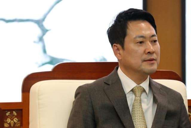 침묵 길어지는 장동혁, '전략적 모호성'으로 리더십 위기 돌파?