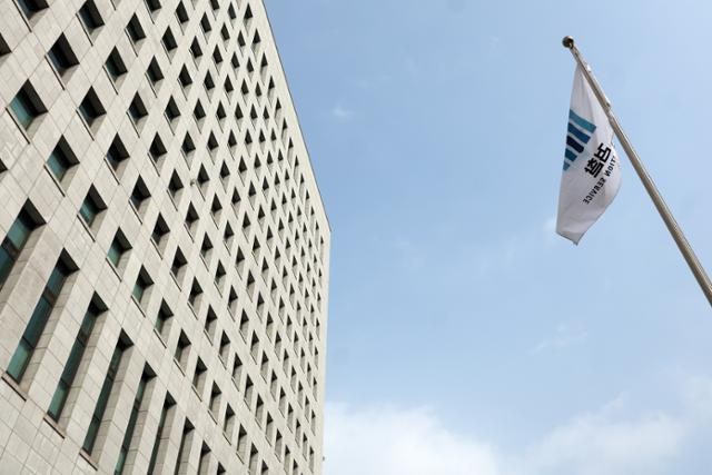 대통령도 못 말리는 與 강경파 검찰개혁법안 공세... "근거 부족, 대안 없는 비판"