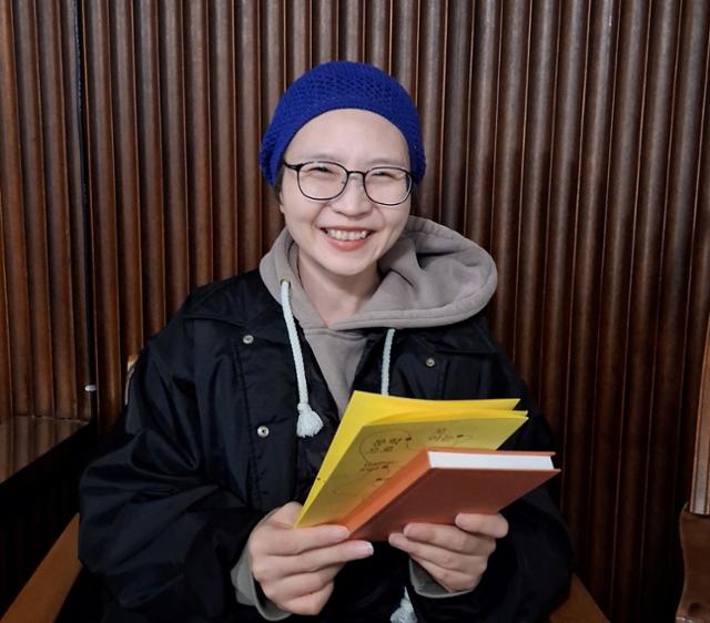 "삶이란 운칠기삼이라 시련이 닥치는 건 불가항력이지만, 시련을 대하는 태도는 내가 정할 수 있어요." 김새섬 독서플랫폼 ‘그믐’ 대표의 말이다. 본인 제공