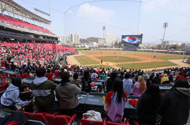 WBC 열기 속 KBO리그 시범경기 개막… LG, 7명 차출에도 ‘불방망이’ 위력