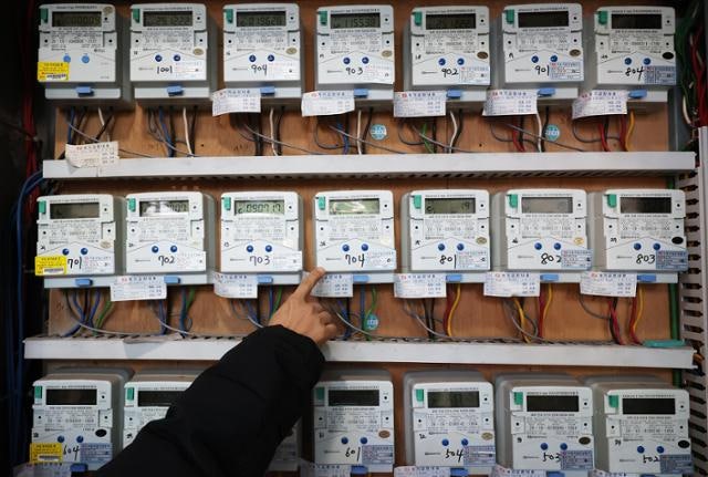 산업용 전기요금 낮에 kWh당 16.9원 인하, 밤엔 5.1원 오른다