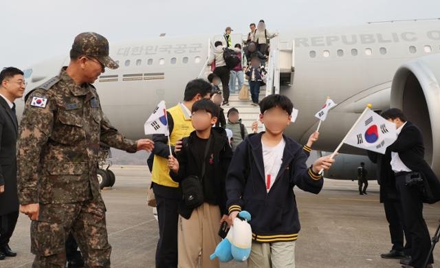 "대한민국 국민이라 행복"…중동 비춘 '사막의 빛' 211명 구했다